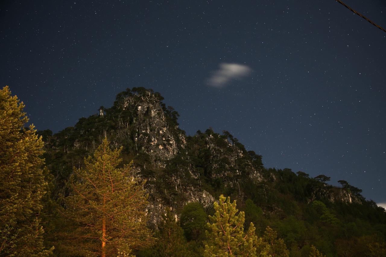 Vila Sunce Village Resort Konjic Buitenkant foto